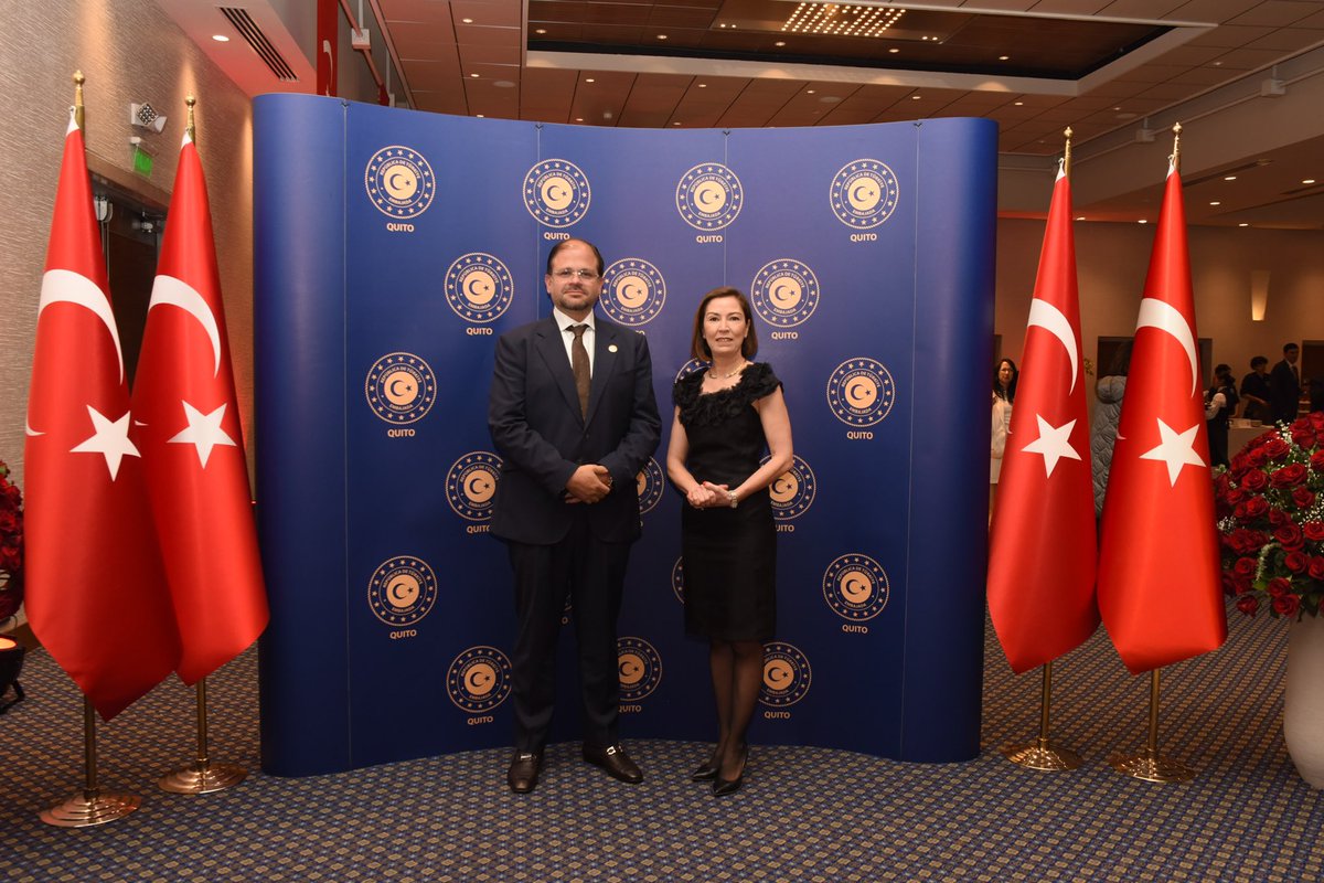 Cumhuriyetimizin ilanının 102. yıldönümünü Ekvator makamlarının ve toplumunun bütün kesimlerinin geniş, vatandaş ve soydaşlarımızın coşkulu katılımıyla gururla kutladık.