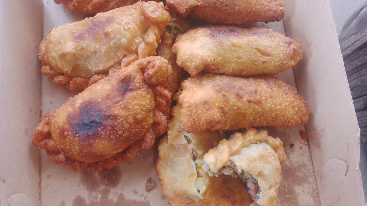 BenrandomX's tweet image. Me comí 12 empanadas fritas de carne kkjj