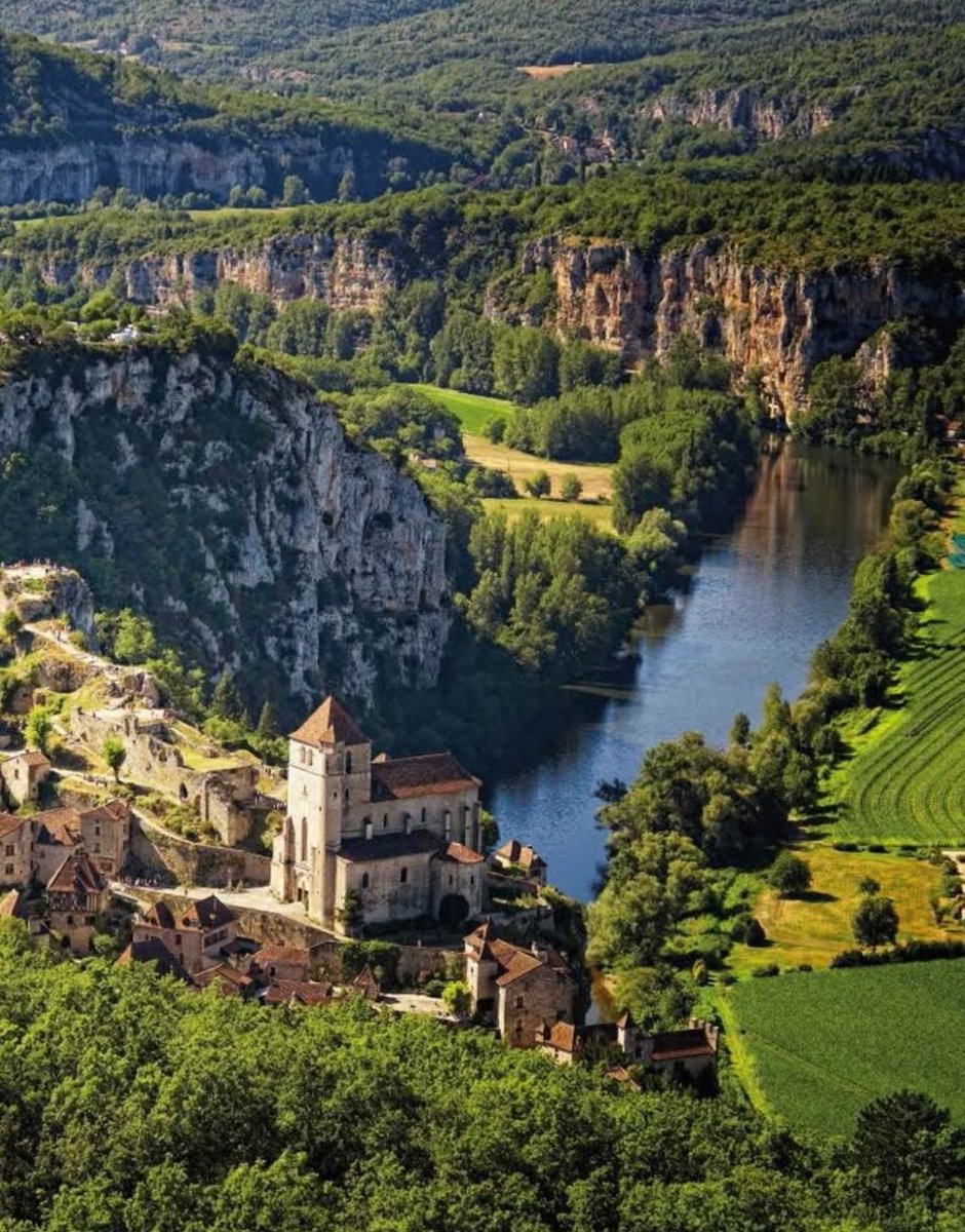 The village of Saint-Cirq-Lapopie.