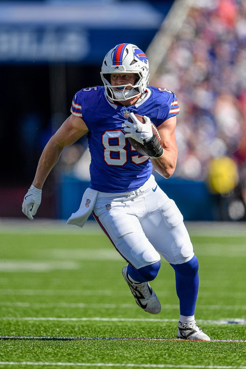 GeorgiaTechFB's tweet photo. First-career multi-catch game โ
Top-10 pass blocker in the NFL ๐ช
@12hawes12 is doing work in Buffalo.
Read more about our #ProJacketsโฌ๏ธ
https://t.co/DOj5M05bTJ
#StingEm ๐ https://t.co/bsgPLjovNt