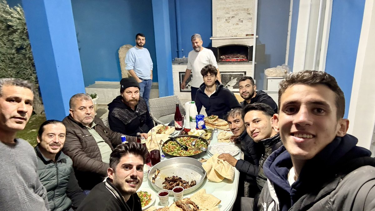 Dostlarla güzel bir akşam yemeği, Ayaklarınıza sağlık, Mutluluğumuz daim olsun…🧿🙏🏼

<a href="/husey2nk/">Hüseyin Kaya</a> <a href="/LionRockkk/">Ahmet KAYA</a> <a href="/kayaslh34/">Salih Kaya</a> <a href="/ademyesil45/">adem yeşil</a> <a href="/yalcingonul33/">Yalçın Gönül</a> <a href="/yigithangonul/">Yigithan Gonul</a> <a href="/Emirhan_GNL0/">Emirhan Gönül</a> <a href="/JokeyMehmetKaya/">Jokey Mehmet KAYA</a>