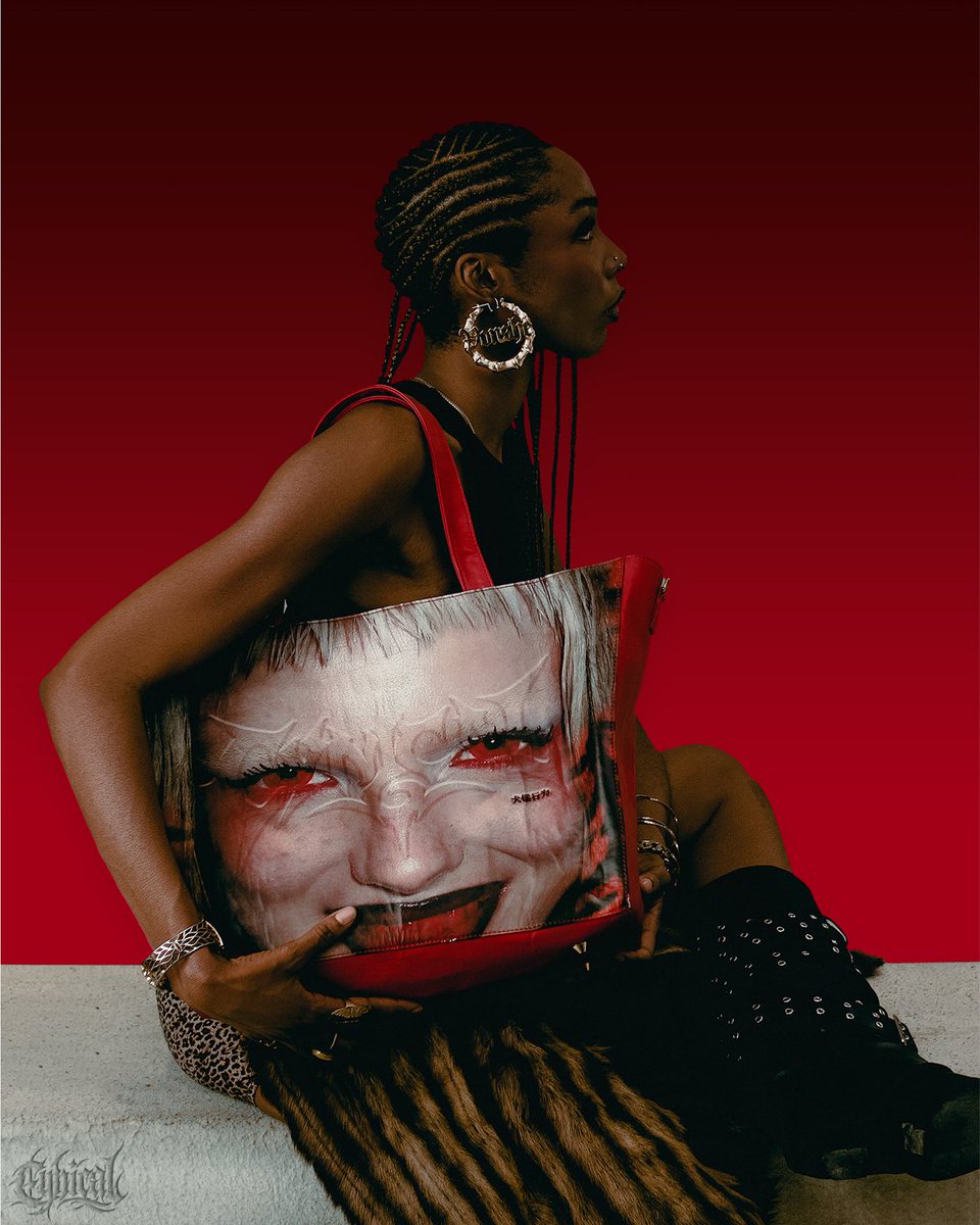tomiwawyd's tweet image. Red Serupalian Bag 👜

Tomiwa Daniel for Cynicalbehaviors
Creative Director /styling: @Ethan_duke_ 
Model: @/vonsshe