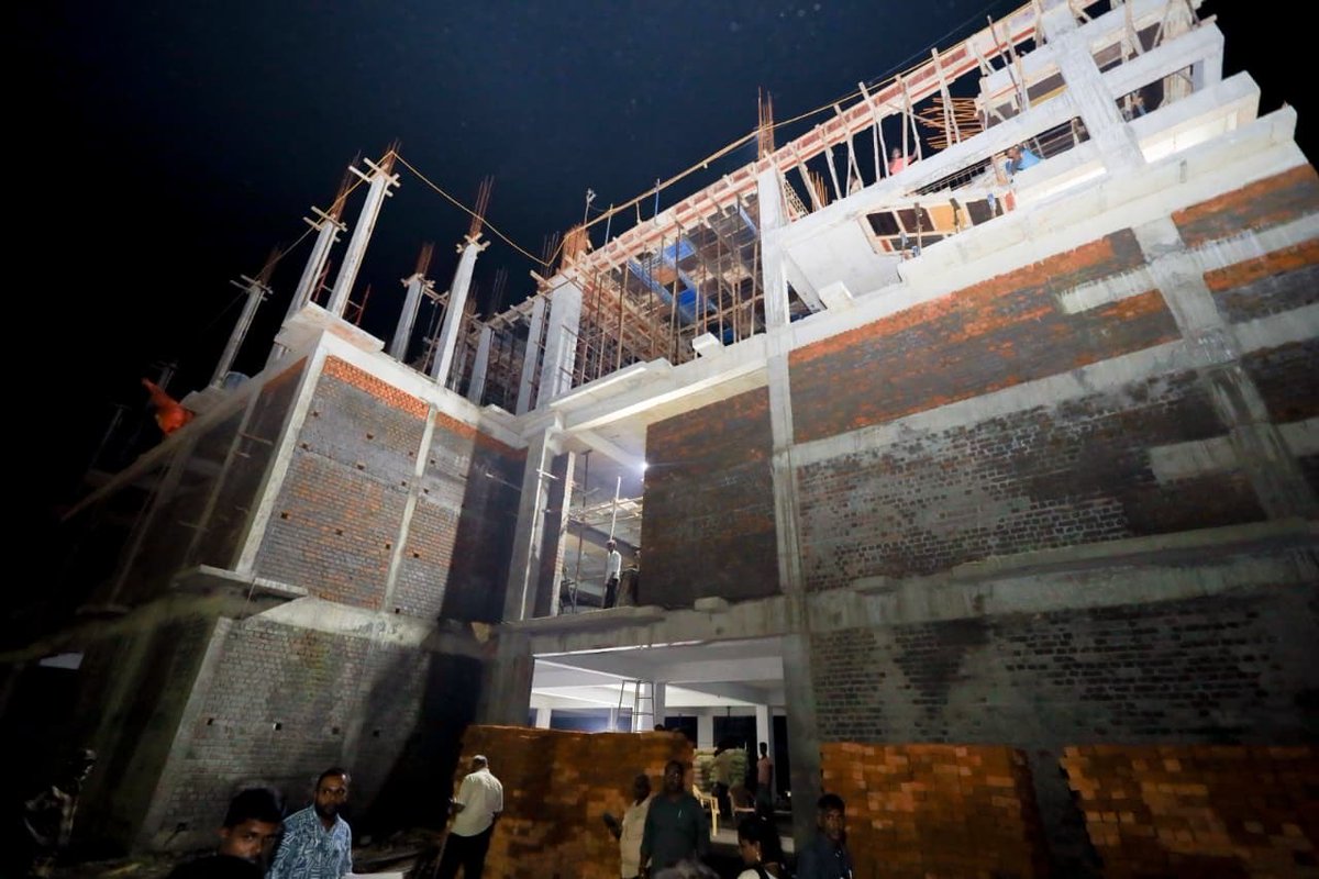 PKSekarbabu's tweet image. மாண்புமிகு தமிழ்நாடு முதலமைச்சர் திரு.@mkstalin அவர்களின் நல்வழிகாட்டுதலின்படி, இன்று (30.10.2025), இராயபுரம் மண்டலம், வால்டாக்ஸ் சாலையில் புதியதாக கட்டப்பட்டு வரும் சமுதாயக் கூடத்தினைப் நேரில் பார்வையிட்டு ஆய்வு செய்தேன்.