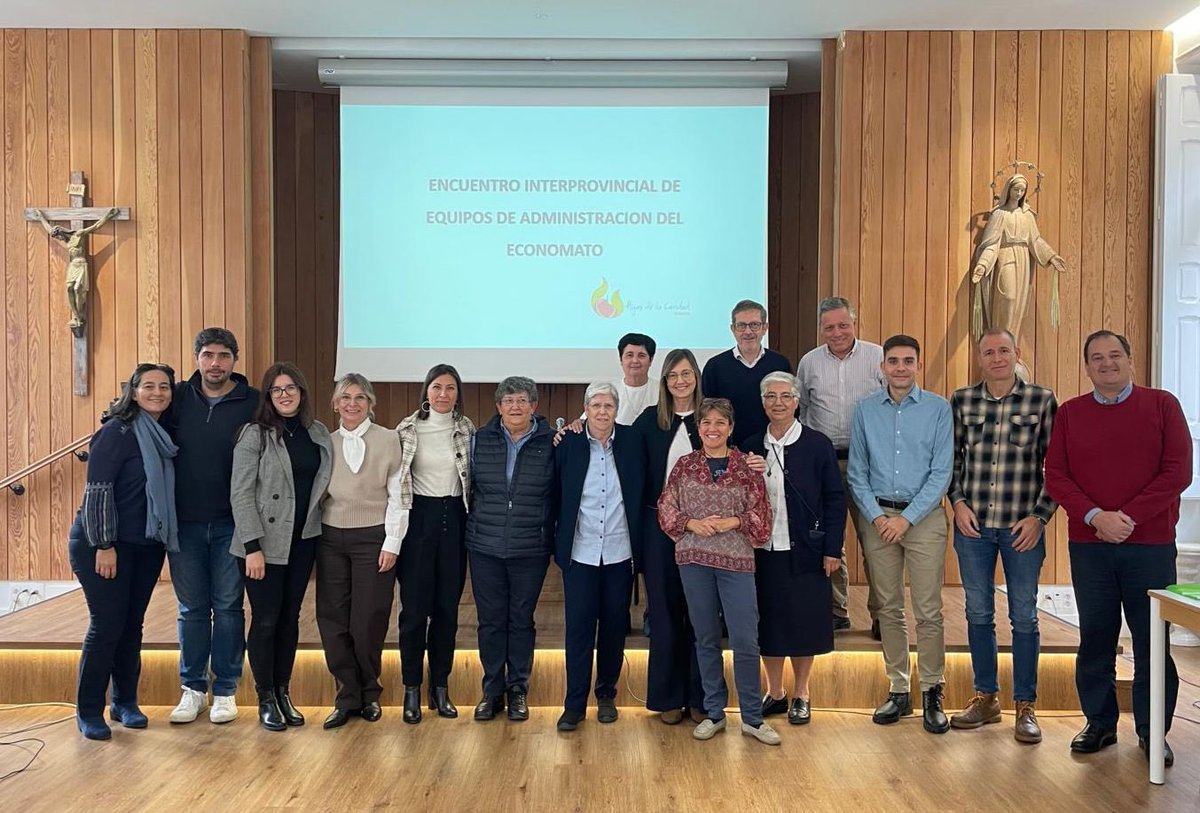 HijasCaridadEC's tweet photo. Durante el encuentro interprovincial de equipos de administración del economato de las #HijasDeLaCaridad de las 4 Provincias de España, enfocado en experiencias y estructuras, se identificaron áreas de mejora y se generó un valioso aprendizaje 📈 https://t.co/4a3MhjUX5j