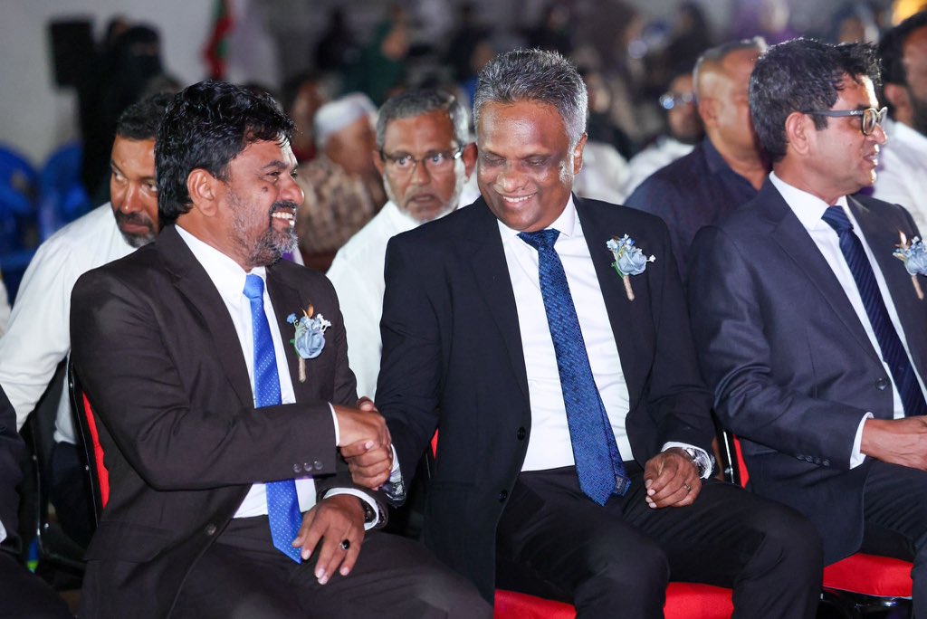 މިއަދު ހޯރަފުށި ރަތްޔިތުން މި ދައްކައިދިނީ ރަޢީސް ސާލިހް އާ މެދު ހިތްތަކުގައިވާ ލޯތްބާއި ގަދަރު <a href="/ibusolih/">Ibrahim Mohamed Solih</a>