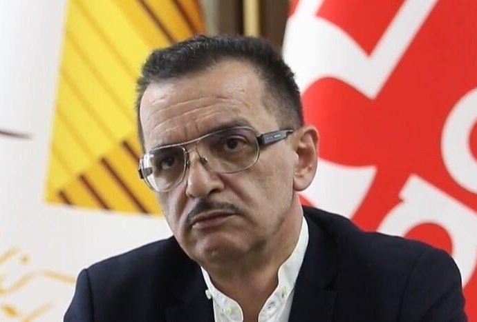 farhadestan's tweet image. ستاره‌های پرسپولیس رو خریدی
ولی حتی نتونستی تیم &quot;ده نفره&quot;
رو تو تبریز ببری :)))))))) #اصالت