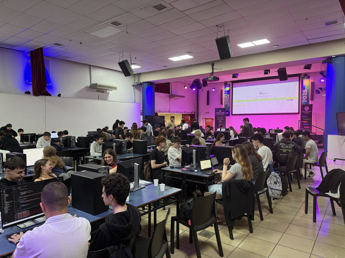 De tutor en la hackathon del secundario ORT especialidad Informática. El semillero. 💪