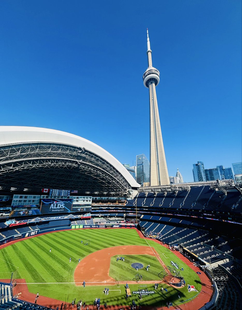 thebackup31's tweet image. Wow. What a time in LA for the Blue Jays eh??!! 1 more to go!!⚾️🍻
@MLB
@BlueJays
#Canadaischeering