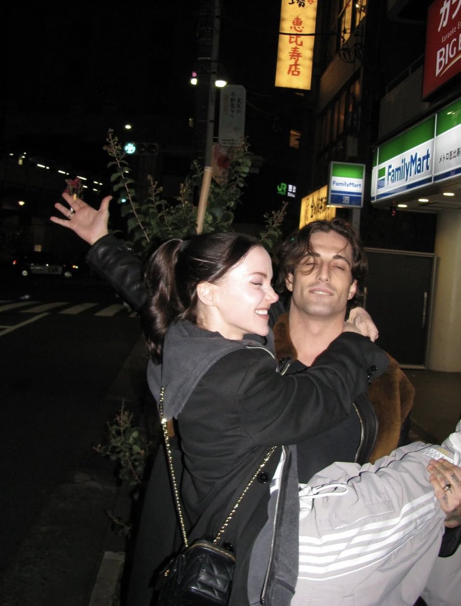 wickedlydovee's tweet image. they deserve nothing but happiness i am so haply for them 🥺