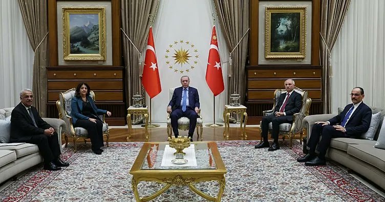 DEMGenelMerkezi's tweet image. DEM Parti İmralı Heyeti Üyeleri Pervin Buldan ve Mithat Sancar, Cumhurbaşkanı Erdoğan ile Beştepe’de bir görüşme gerçekleştirdi. 
Heyetimiz, yaklaşık 1 saat süren görüşmede Barış ve Demokratik Toplum Sürecinin geldiği aşama ile bundan sonra yapılacaklara ilişkin görüş ve…