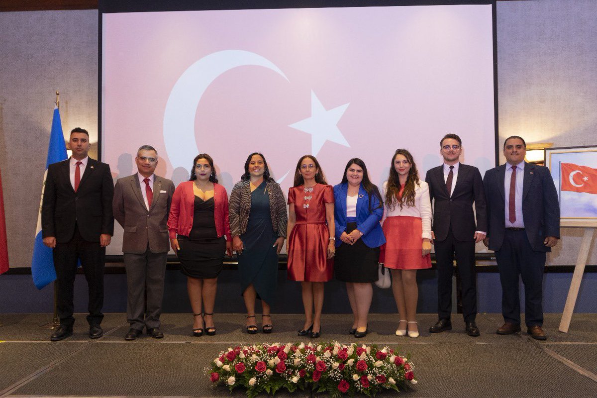 Cumhuriyetimizin 102. Yıldönümünü gururla ve coşkuyla kutladık.

🇹🇷🤝🇬🇹

Celebramos con orgullo y alegría el 102º Aniversario de la Proclamación de la República de Türkiye.