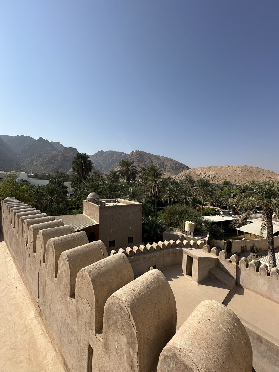 بحمد الله وتوفيقه وفي خطوة هي الأولى من نوعها وقعنا صباح اليوم مع وزارة التراث والسياحة اتفاقية إدارة وتشغيل #بيت_المقحم في بوشر..
نشكر وزارة التراث والسياحة الموقرة على ثقتها في إسناد هذ العقد لمؤسستنا؛ وهي بهذا تعزز من التوجه نحو تمكين #الوقف ودمجه في مختلف القطاعات