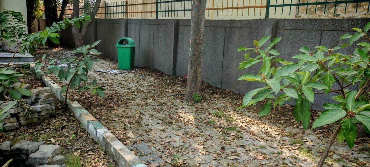jagmohansngh643's tweet photo. @CeoNoida @dmgbnagar
@noida_authority @CMOfficeUP @myyogiadityanth @journalistAkram 
@noida_authority village Shahdara sector 141 JHS Garhi Shahadra school request Noida authority officials to remove garbage from school https://t.co/F7QGDACZID