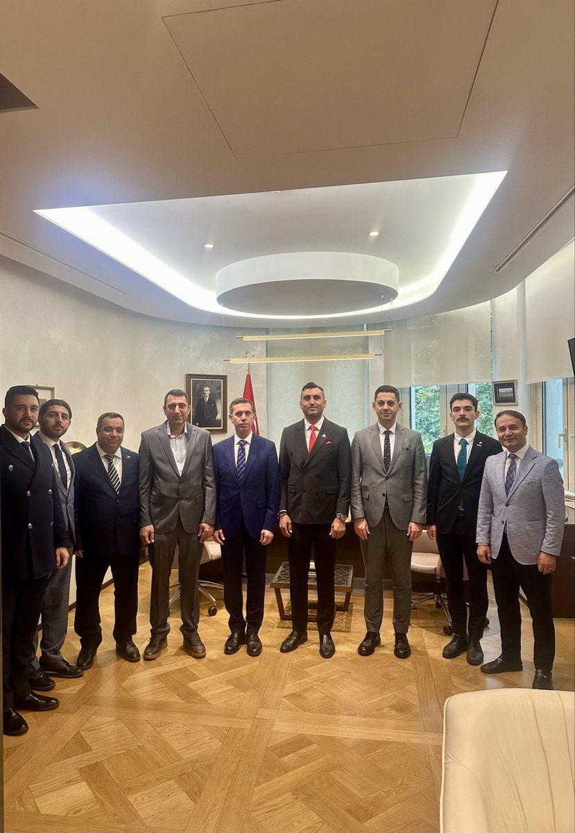 🇹🇷🇮🇹 Bugün MÜSİAD İtalya Yönetim Kurulu olarak, Milano Başkonsolosumuz Sayın Mehmet Özöktem ve Milano Ticaret Ataşemiz Sayın Kadir Eser’i makamlarında ziyaret ettik.

Ziyaret kapsamında, Genel Merkezimiz tarafından atanan Genç MÜSİAD İtalya Başkanımızı ve