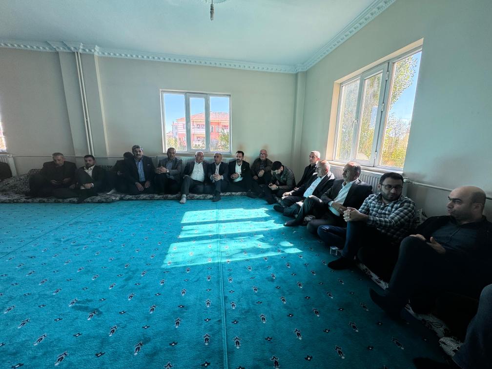 📍Yüksekova 

Belediye başkan Vekilimiz, önceki dönem Belediye Başkanımız ve teşkilatımızla birlikte ;

Hakkari-Van Karayolu Zernek Barajı mevkisinde hepimizi derinden etkileyen elim kazada "KARAY" ailesine taziye ziyaretine katıldık. 

Cenab-ı Hak’tan rahmet diliyorum.