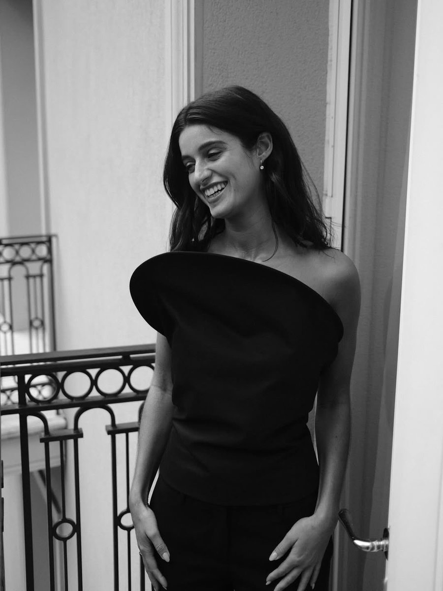 “But in truth, Season 4 of The Witcher belongs to Anya Chalotra.”

👑💖