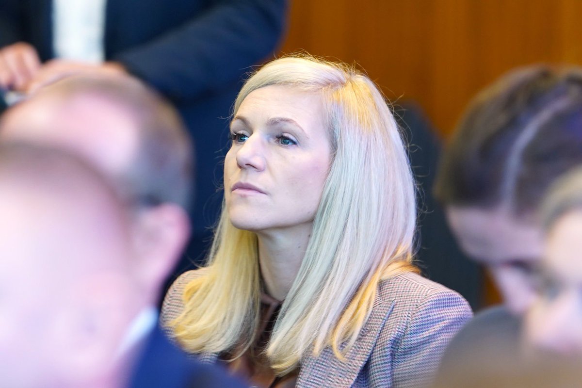 ARP S.A. Koordynatorem ds. Komponentu Krajowego 🇵🇱

Wiceprezes Agencji Rozwoju Przemysłu S.A.  Ilona Deręgowska uczestniczyła w inauguracyjnym posiedzeniu Zespołu ds. Udziału Komponentu Krajowego w Kluczowych Procesach Inwestycyjnych, którego celem jest zwiększenie udziału