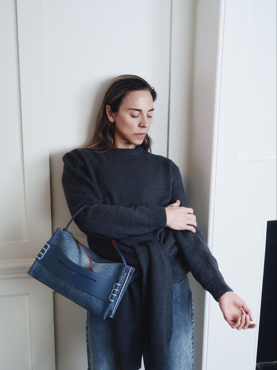 MelanieCmusic's tweet photo. I ❤️@JW_ANDERSON #theloaferbag https://t.co/DJthqmDgTA