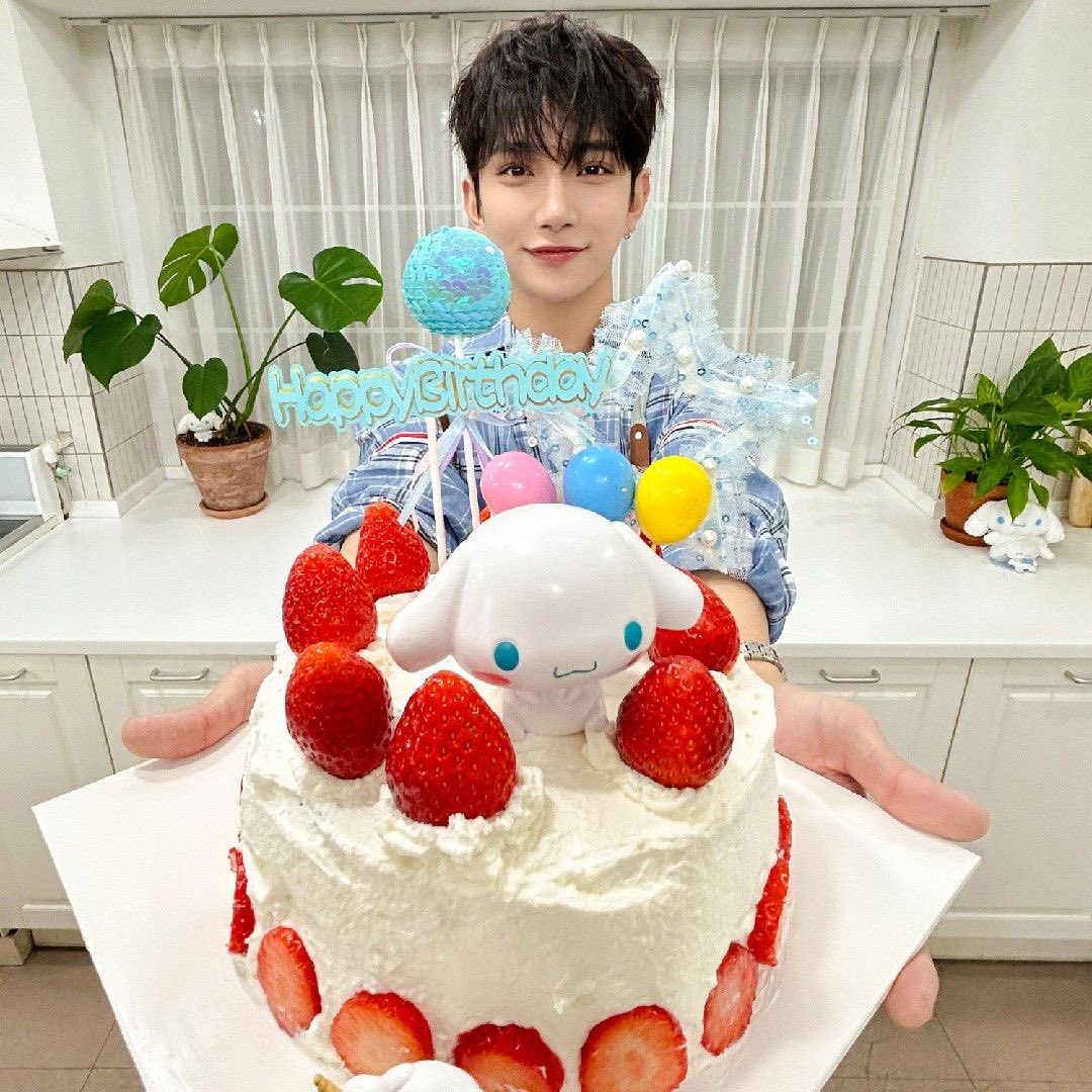 สสวกคับ 🤟🏻🐶 ขออยู่แฮปปี้เบิ้ทเดให้เธอแบบนี้ทุกปีเลย 🎂🤍