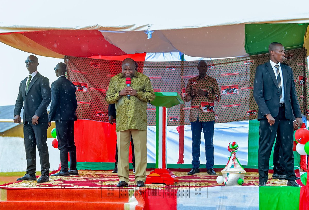 NtareHouse's tweet image. &quot;Les héros du Burundi n’ont pas reculé devant les défis; à notre tour, rien ne doit nous détourner du combat pour bâtir notre pays&quot;. S’inspirant de ce thème, S.E @GeneralNeva a exhorté les Bagumyabangas à demeurer engagés, déterminés et guidés par Dieu pour l’édification du pays.