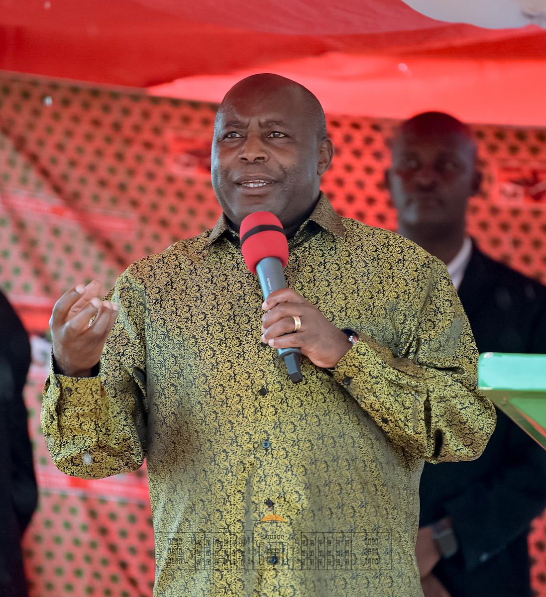NtareHouse's tweet image. &quot;Les héros du Burundi n’ont pas reculé devant les défis; à notre tour, rien ne doit nous détourner du combat pour bâtir notre pays&quot;. S’inspirant de ce thème, S.E @GeneralNeva a exhorté les Bagumyabangas à demeurer engagés, déterminés et guidés par Dieu pour l’édification du pays.