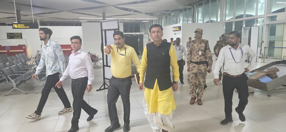 shashankmanibjp's tweet photo. आज मॉडल रॉकेट्री प्रतियोगिता के समापन के बाद, शाम को कुशीनगर एयरपोर्ट का निरीक्षण कर एयरपोर्ट डायरेक्टर और उनकी टीम से संचालन को लेकर चर्चा की।
 
सबके प्रयास से एयरपोर्ट संचालन में आ रही बाधाएं लगभग दूर हो चुकी हैं, कुछ तकनीकी खामियों को जल्द पूरा करने के निर्देश दिए हैं। इस एयरपोर्ट के संचालन में कुशीनगर के माननीय सांसद श्री विजय दुबे जी और माननीय सांसद श्री आरपीएन सिंह जी के साथ मिलकर जल्द ही यहां से उड़ानों के लिए हम प्रतिबद्ध हैं।

@narendramodi @BJP4India @BJP4UP @rajnathsingh @JPNadda @AmitShah @myogiadityanath @isro @INSPACeIND