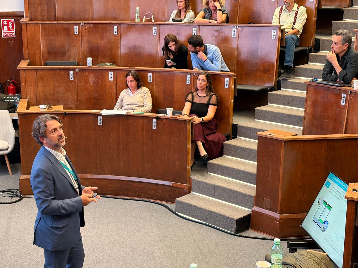 El Dr. <a href="/Javi_Arcos_/">Javier Arcos</a> ha intervenido dentro de la mesa redonda “Cómo la #IA redefinirá el papel del médico rehabilitador”