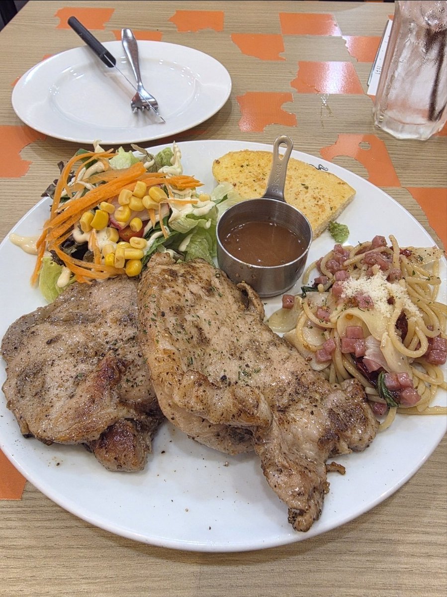 1. Eat Am Are  214 บาท
2. Steak &amp; More 249 บาท
3. Santafe 218 บาท