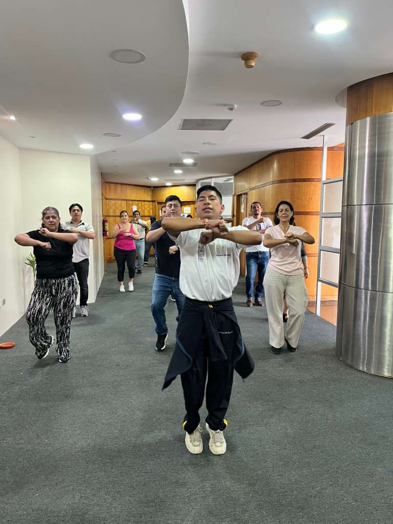 📍#Guayaquil

En la Delegación Guayas del <a href="/CpccsEc/">Participa Ecuador</a> , realizamos una pausa activa para recargar energía, mejorar la concentración y fortalecer el bienestar de sus integrantes. 🙌

Recuerda que unos minutos de movimiento, marcan la diferencia en tu jornada.

#ElNuevoEcuador🇪🇨