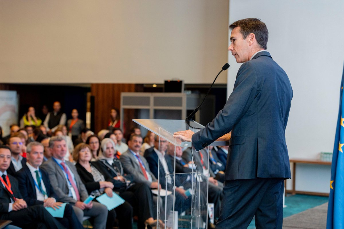 EmbEspanaRabat's tweet photo. El XI Encuentro Empresarial Hispano-Marroquí "Maritimo, transporte y logistica", celebrado Tánger, ha contado con la participación del embajador de @EmbEspanaRabat en esta jornada que pone en valor el papel de ambos países en el ámbito portuario y logístico. 🇪🇸🇲🇦 https://t.co/K4xFVMZzAZ