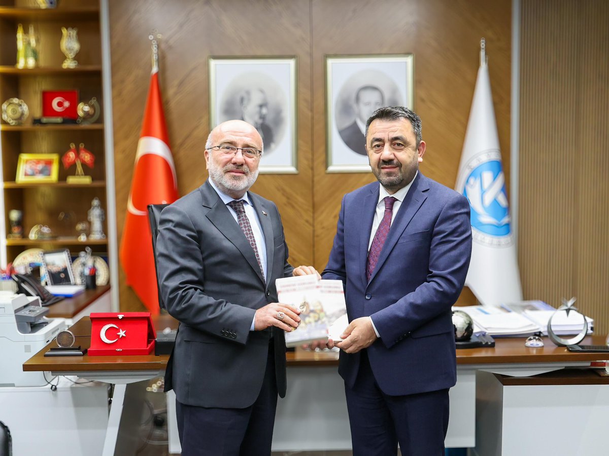 Kayseri İl Müftümüz Sayın Durmuş Ayvaz [<a href="/DurmusAyvaz/">Durmuş Ayvaz</a>] Hocamıza konferansı öncesindeki nazik ziyaretleri için teşekkür ediyorum.