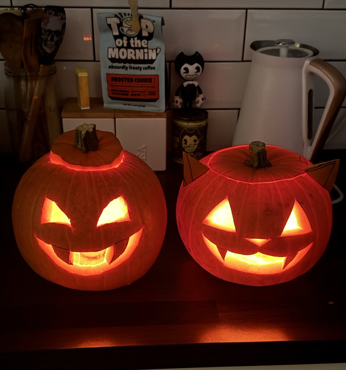 unifadewalker's tweet image. Mythii and I just carved our pumpkins for the year. Mythii went with a cat and I went with a derp vampire who is just trying his best. lol The veil is thinning but we’re prepared! Seasons greetings 🎃 🦇 🐈‍⬛ @mythicaliity