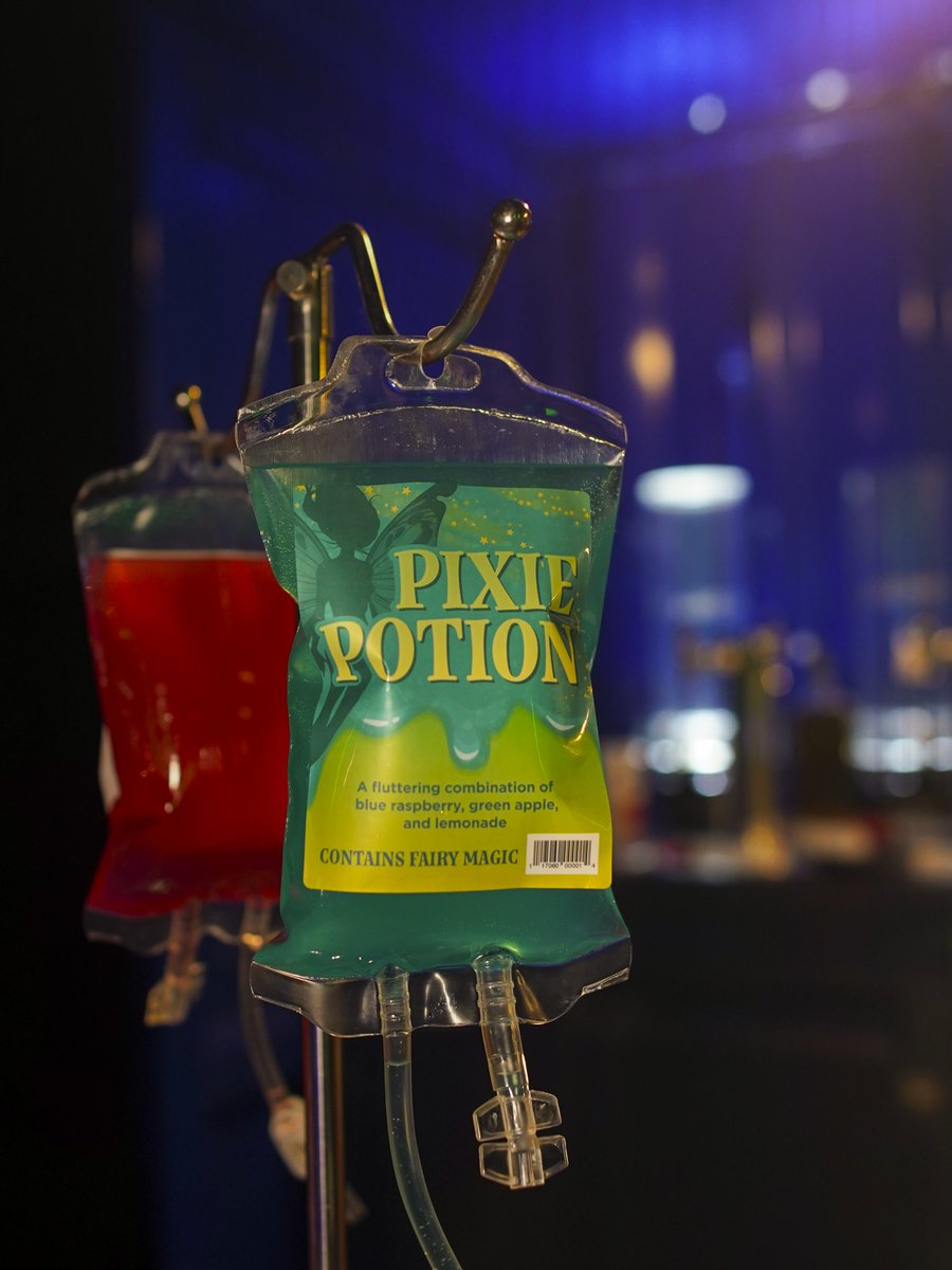 What's your drink of choice this Halloweekend? 🍻 From cocktails to mocktails, there's a spooky drink for everyone.