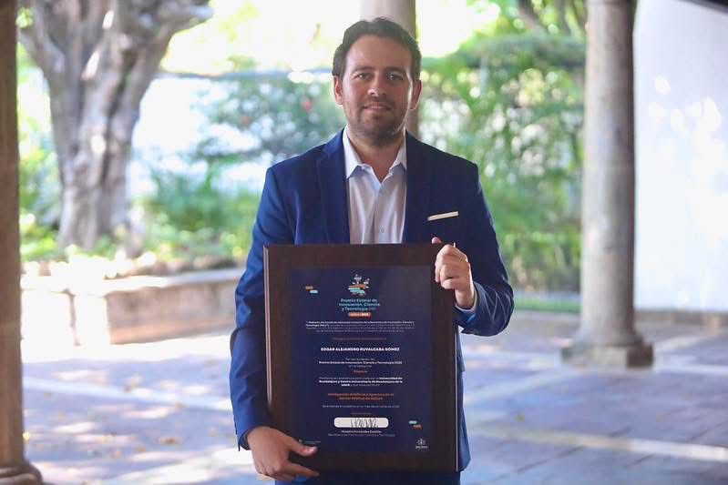Hace un par de días recibí el Premio Estatal de Innovación, Ciencia y Tecnología 2025, categoría “Ciencia”, por mi investigación sobre “IA y apertura en el sector público”.

Tengo muy presente a todas esas personas que me han hecho lo que soy: amigos, familia, y universitarios.
