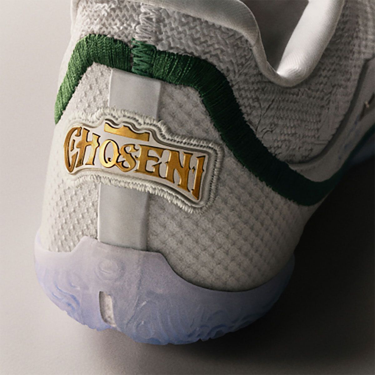SneakerNews's tweet image. FIRST LOOK: Nike LeBron 23 "From This Point Forward" 🍀 

ℹ️ Reaching back to the 2002 Sports Illustrated cover and the tattoo James got shortly after 

Read more: buff.ly/E1Qgc8r