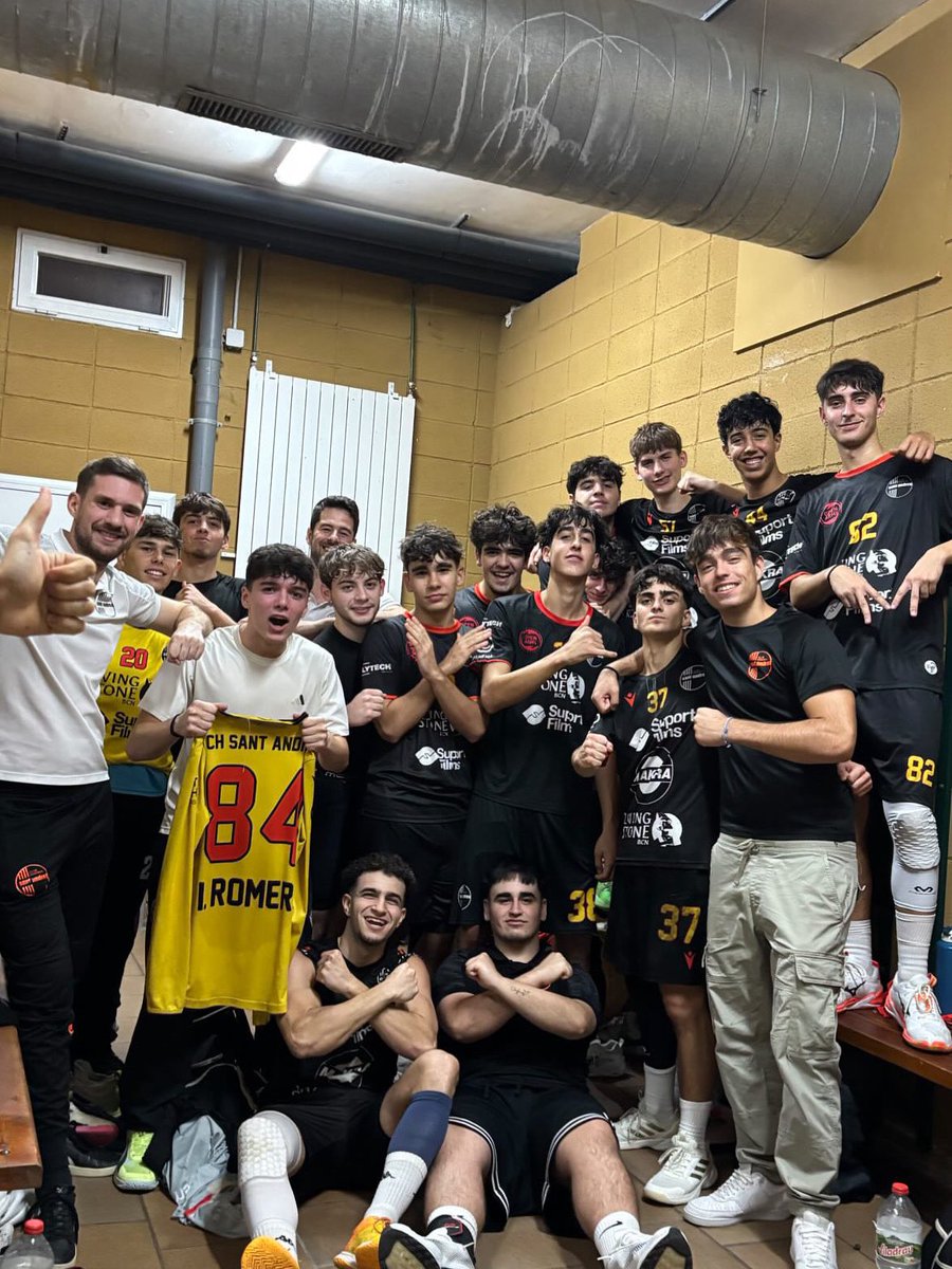 Contundent victòria del Juvenil Masculí A a domicili.💪 Exhibició ofensiva de l’equip per sumar dos nous punts. Vamooos!!!🧡🖤🧡