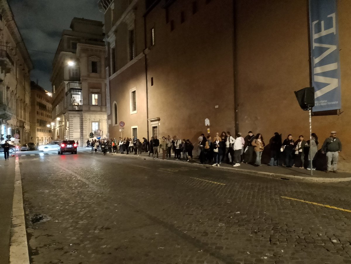 alberto2099358's tweet photo. @InfoAtac è normale sta cosa?
#Tram8 https://t.co/OONB2k0Op6