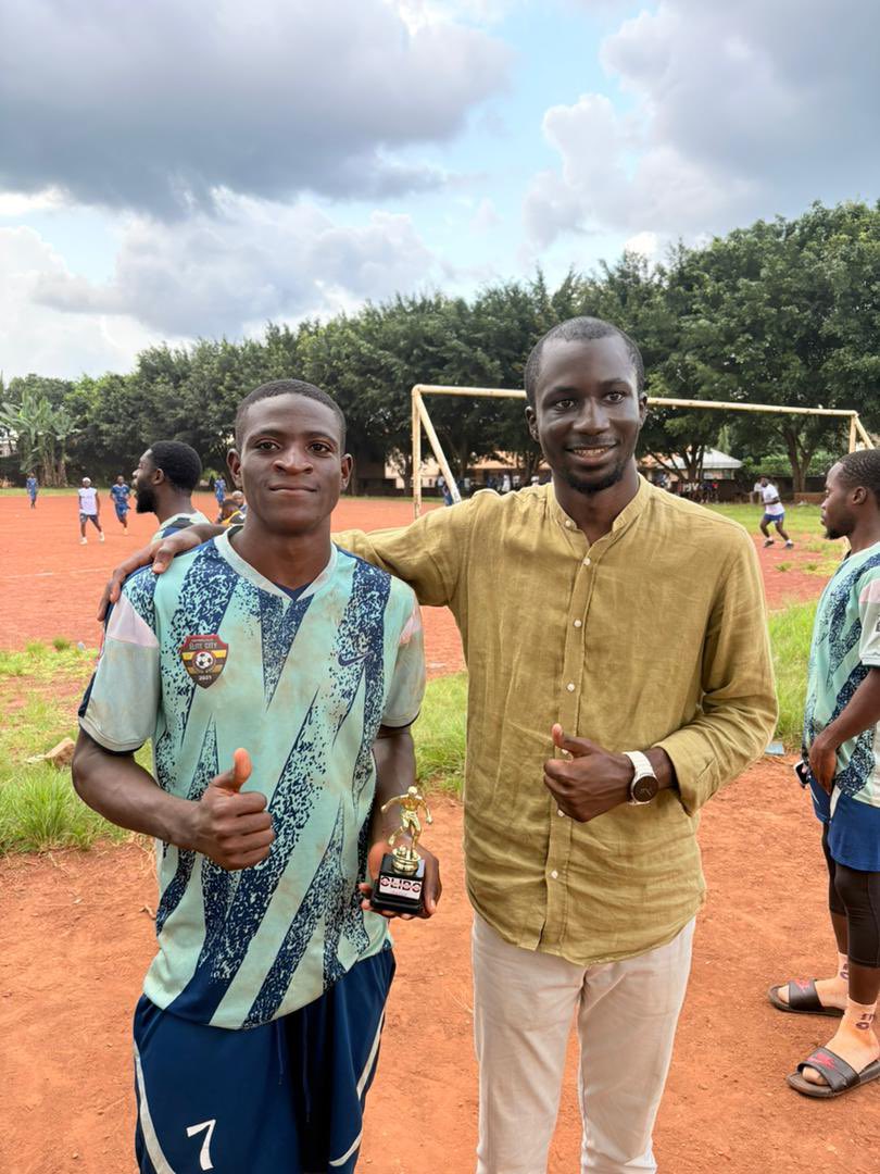 Avec une saison exceptionnelle, RAZAK d’<a href="/elite_city_fc/">Elite City FC</a> écrase le record de buts marqués en une saison et termine meilleur buteur de l'édition Olibo 2025 avec 17 réalisations en 14 matchs. 

Goatesque. ✨🐐