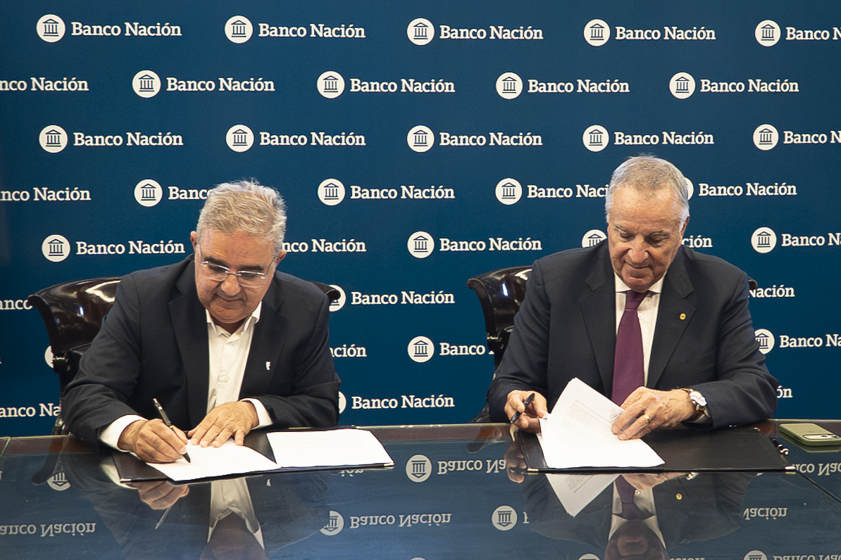EL BANCO NACIÓN RENOVÓ SU ACUERDO COMO AGENTE FINANCIERO DEL GOBIERNO DE CATAMARCA POR DIEZ AÑOS MÁS

En un encuentro del que participaron el presidente de la entidad, <a href="/DanielTillard/">Daniel Tillard</a>; el gobernador de Catamarca, <a href="/RaulJalil_ok/">Raúl Jalil</a>, y el ministro del Interior, <a href="/catalanlisandro/">Lisandro Catalán</a>, se