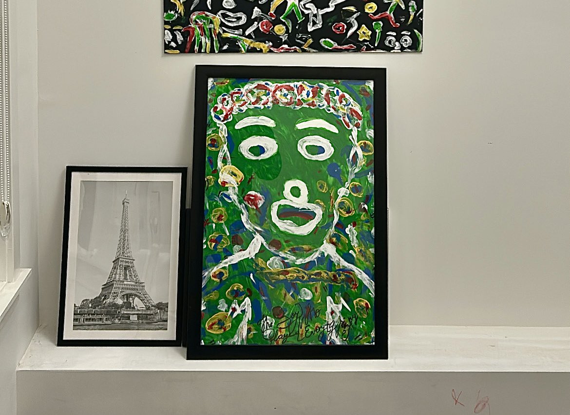 nyhandd's tweet photo. Tribal, le collier, The Boy, le clown. https://t.co/zpoRXwRFXX
