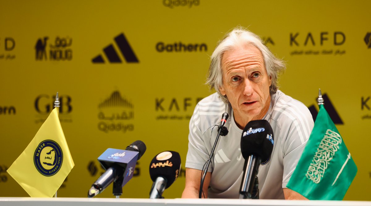 السيـد جورجي جيسوس يتحدّث في المؤتمـر الصحفي قبل مبـاراة #النصر_الفيحاء 🎙️