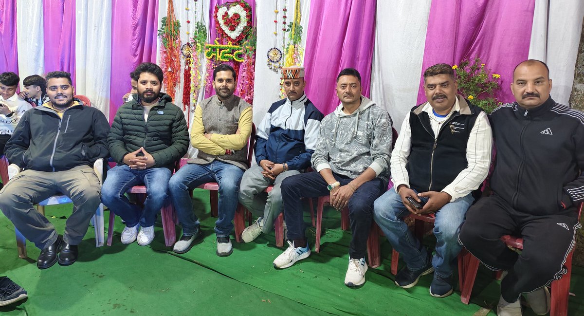 rishav_pandav's tweet image. आज #बैजनाथ विधानसभा की #पंचायत_रजोट में आदरणीय श्रीमति सुनीता शर्मा जी के सुपुत्र एवं हमारे भाई #Rishav_Sharma जी के विवाह समारोह में उपस्थित होकर समस्त परिवारजनों को शुभकामनाएं प्रेषित की🙏
#Heartiest_Congratulations_Bhai

रिशव पांडव