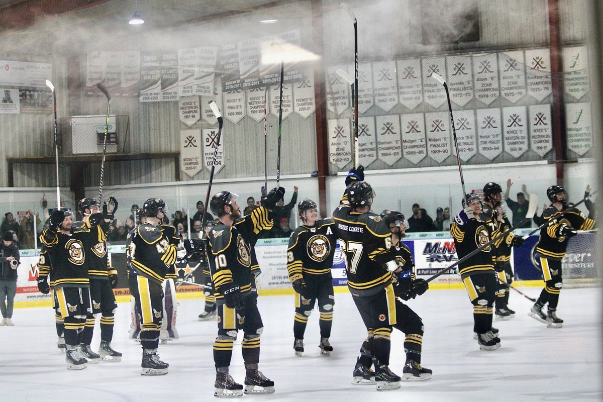 Killer Bees come-from-behind to win

petrolialambtonindependent.ca/2025/10/31/kil…