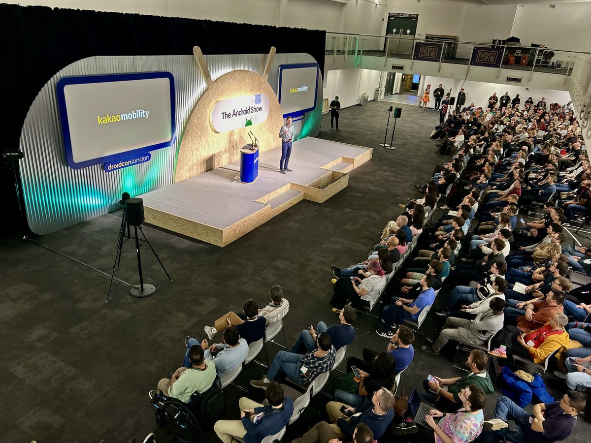 droidconLondon's tweet image. The @AndroidDev Android Show is happening LIVE right now in Dalvik Domain! 🎥 #Android leaders @matthewmccull, @clarabayarri,  @JingyuSi, & Tor Norbye hit the stage sharing insider insights on what’s new & what’s next for Android, the latest #dev updates, Gemini demos in…