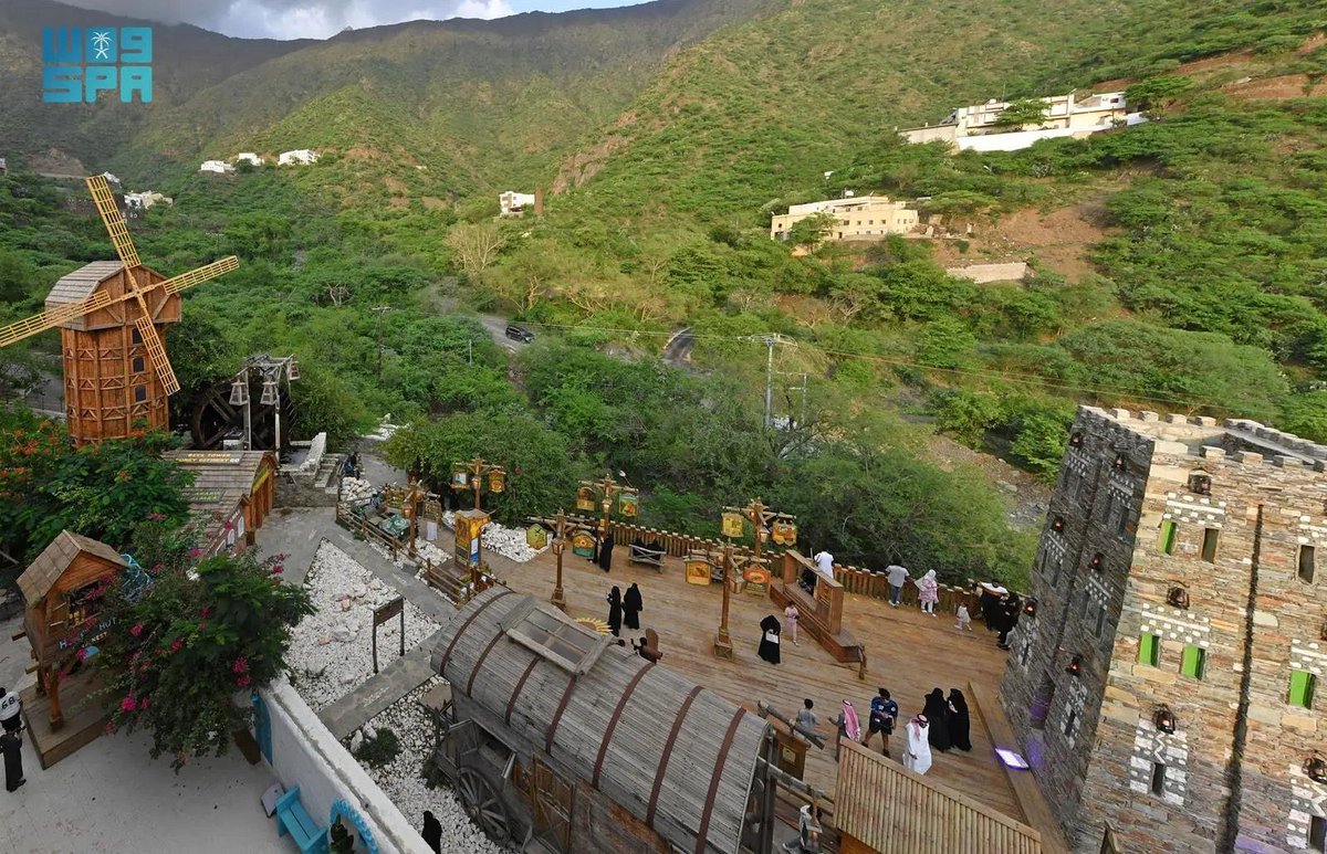 عسير تستقطب 2.9 مليون سائح في النصف الأول من 2025.