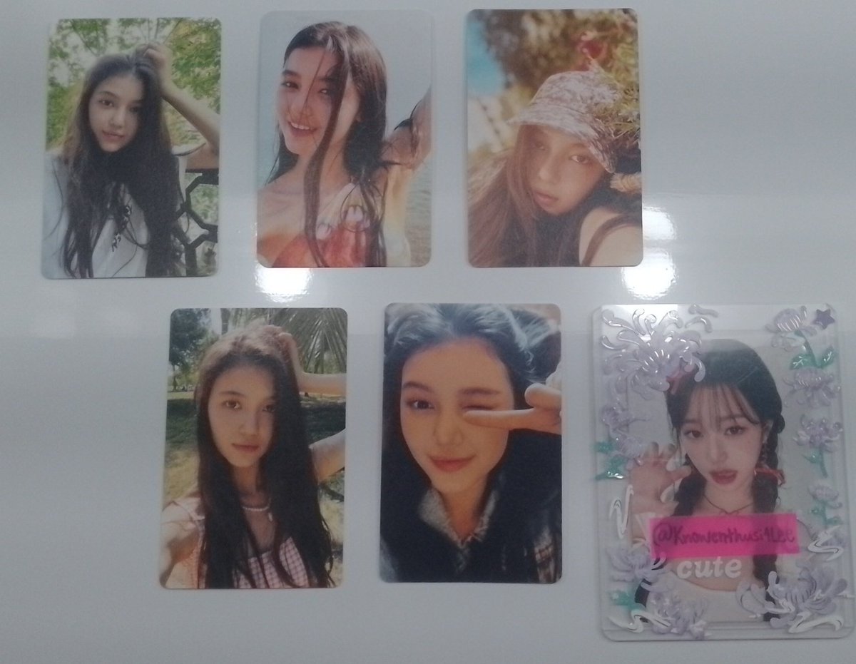 Knowenthusi1Lee's tweet image. VENDO VENDA  New Jeans Daniele 

💛 Cada photocard por R$10 + frete, levando mais de um posso fazer um descontinho 🫶
💛 O set do line friends how sweet: R$40 + frete
💛 Envio rápido, vídeo e fotos no privado 
💛 13 Feedbacks positivos de venda no fixado do perfil 🫶