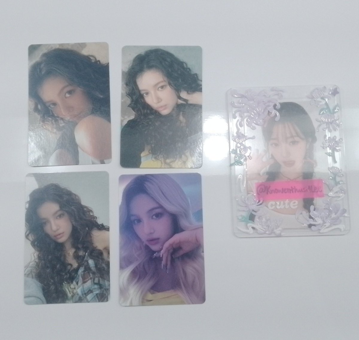 Knowenthusi1Lee's tweet image. VENDO VENDA  New Jeans Daniele 

💛 Cada photocard por R$10 + frete, levando mais de um posso fazer um descontinho 🫶
💛 O set do line friends how sweet: R$40 + frete
💛 Envio rápido, vídeo e fotos no privado 
💛 13 Feedbacks positivos de venda no fixado do perfil 🫶