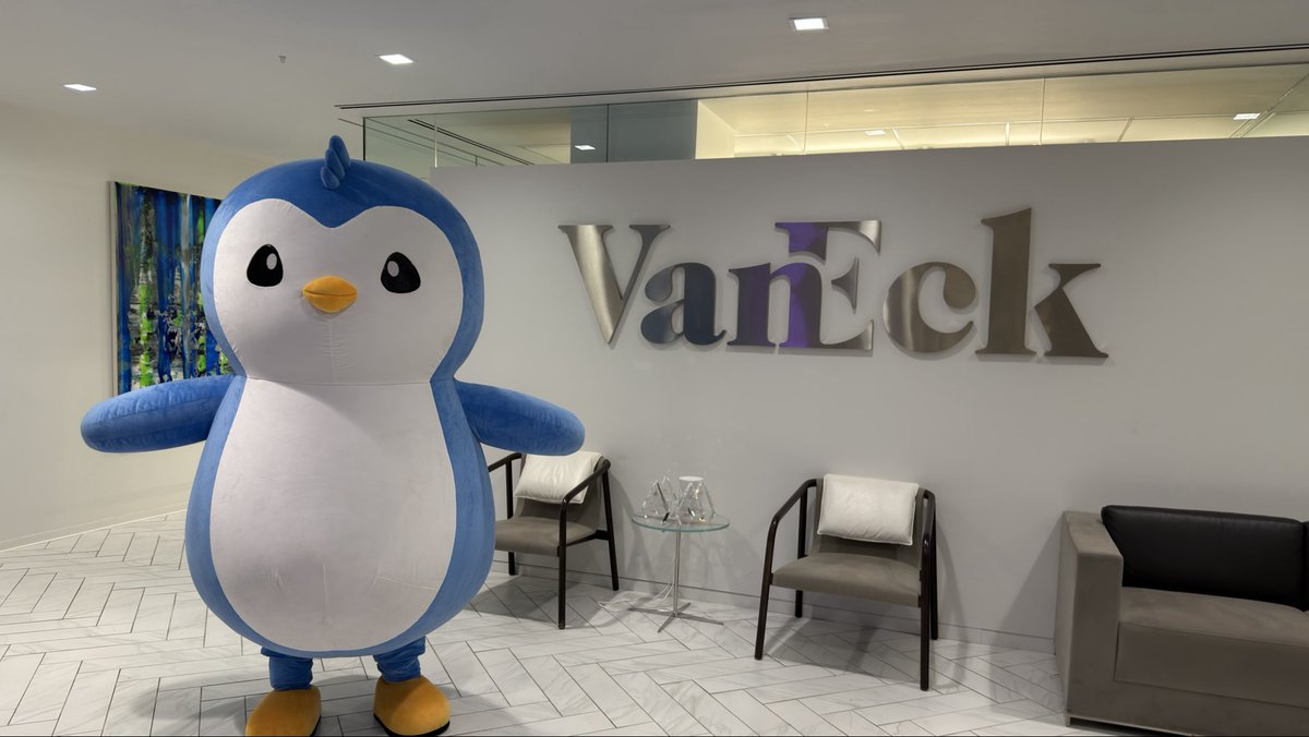 vaneck_us's tweet image. What is going on