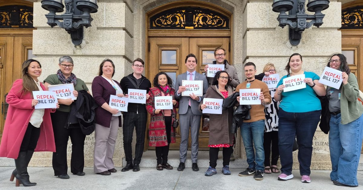 CUPE delegation brings petition to repeal Bill 137 to legislature #skpoli  sk.cupe.ca/2025/10/30/cup…