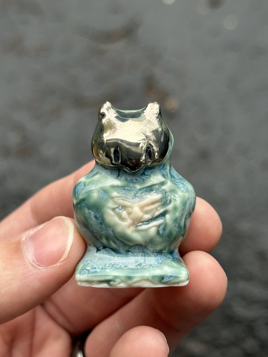 platinum lustre giving super metal vibes